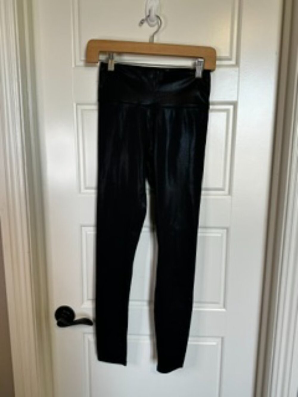 Fabletics Workout Set - Picture 6 of 6
